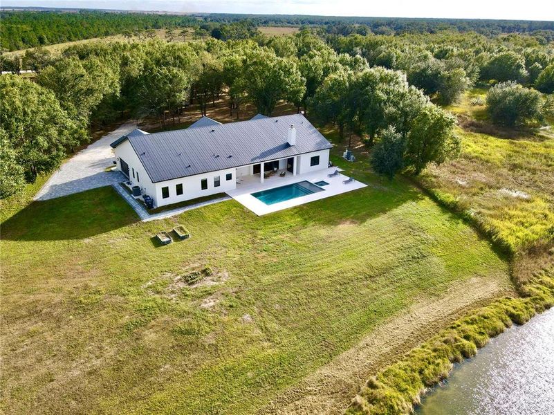 Exterior details and patio area of a home in , Myakka City (Image 34).