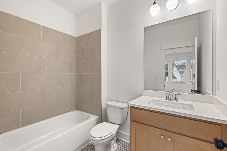 Furnished interior view inside a new home in White Post on Lake Lanier, Gainesville (Image 9). Furnished interior view inside a new home in White Post on Lake Lanier, Gainesville (Image 9).