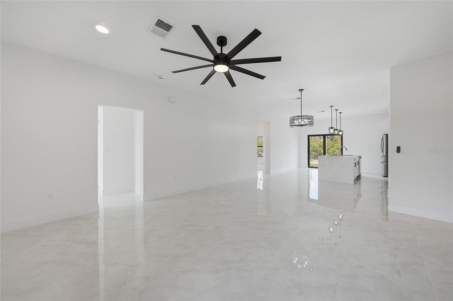 Spacious, unfurnished interior of a new home in , Port Charlotte (Image 15).