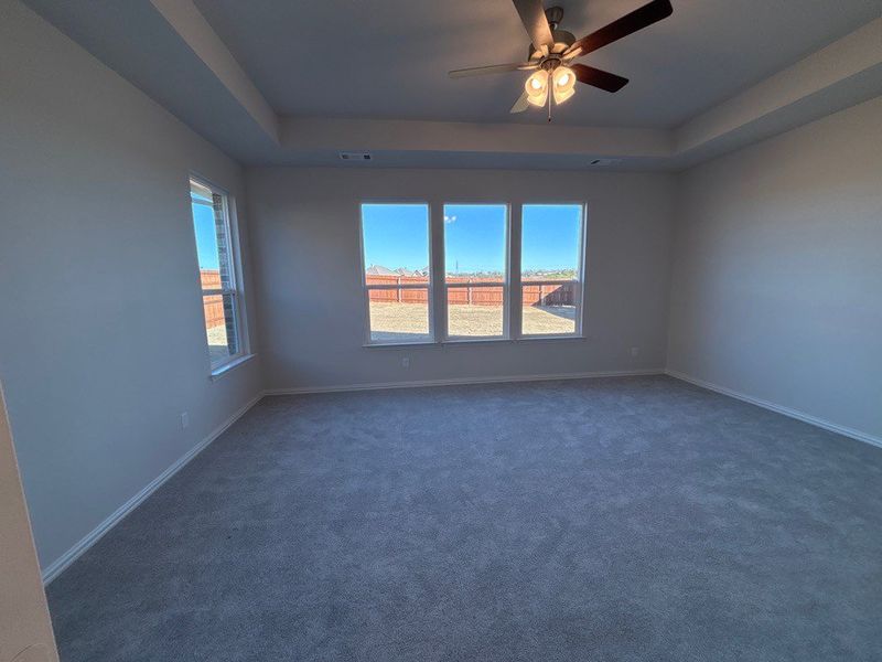 Spacious, unfurnished interior of a new home in Waterford Park, Weatherford (Image 17).