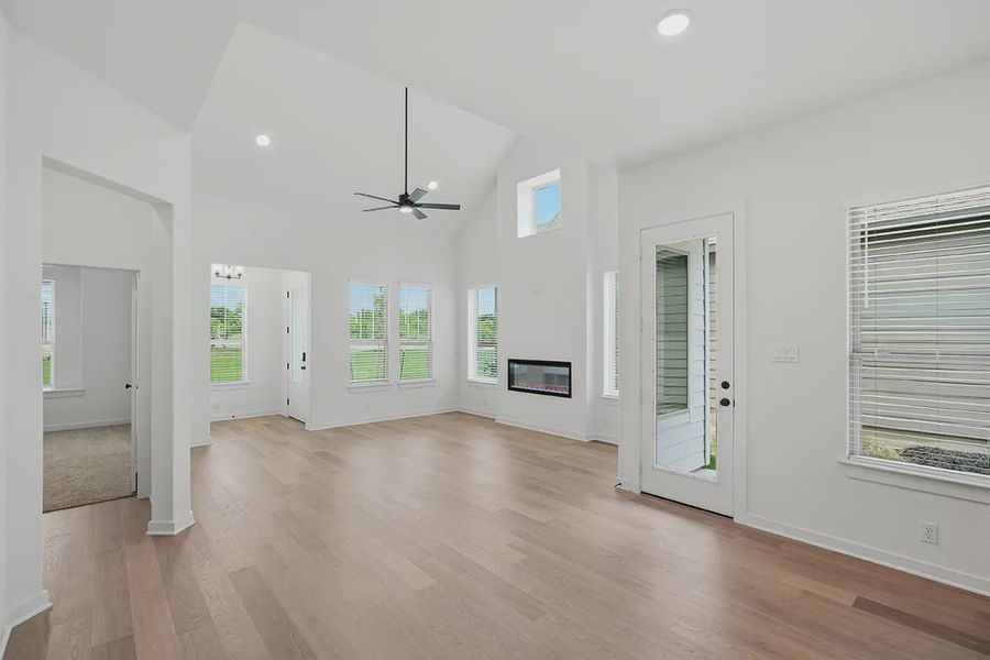 Spacious, unfurnished interior of a new home in The Crossvine, Schertz (Image 17).