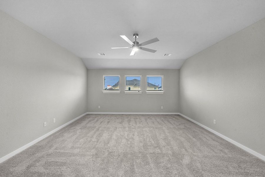 Spacious, unfurnished interior of a new home in Morton Creek Ranch, Katy (Image 21).