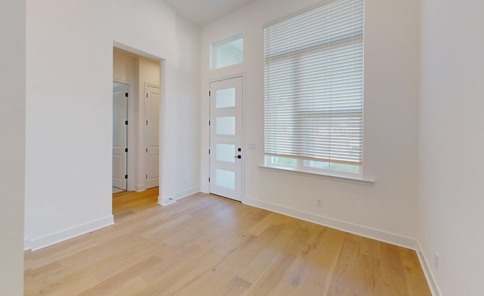 Spacious, unfurnished interior of a new home in Seven Pines, Jacksonville (Image 16).
