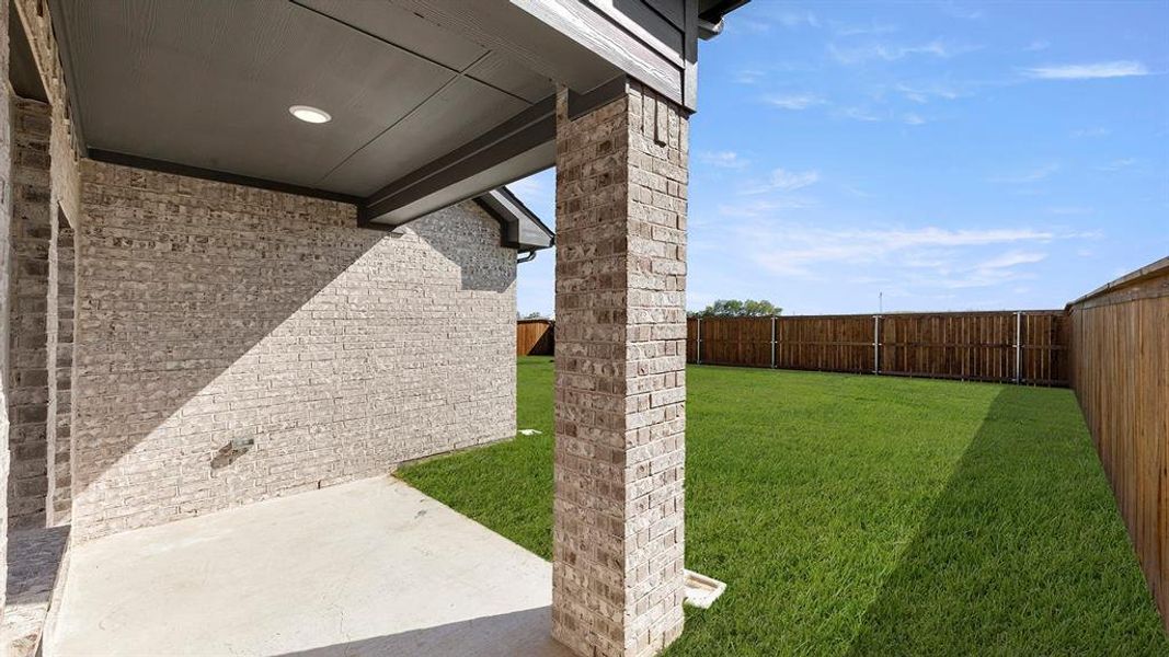 25. 1327 Burgess - Patio