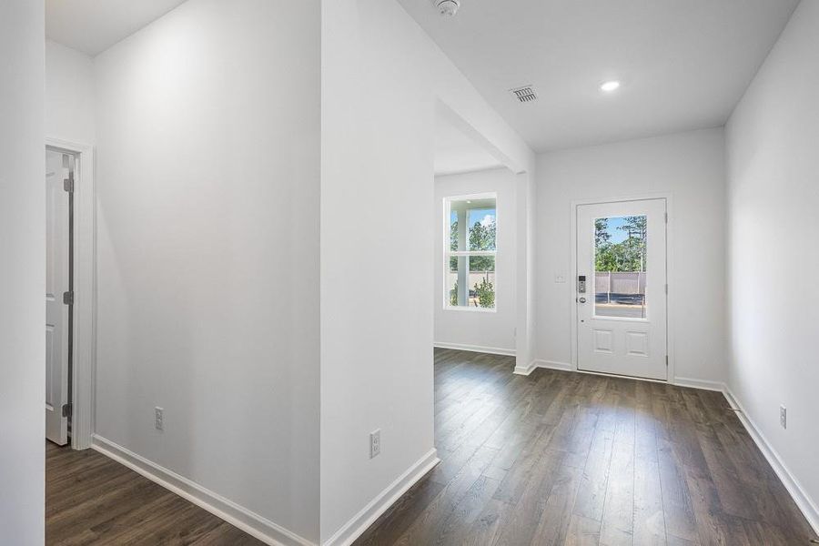 Spacious, unfurnished interior of a new home in Heritage River, Euharlee (Image 19).