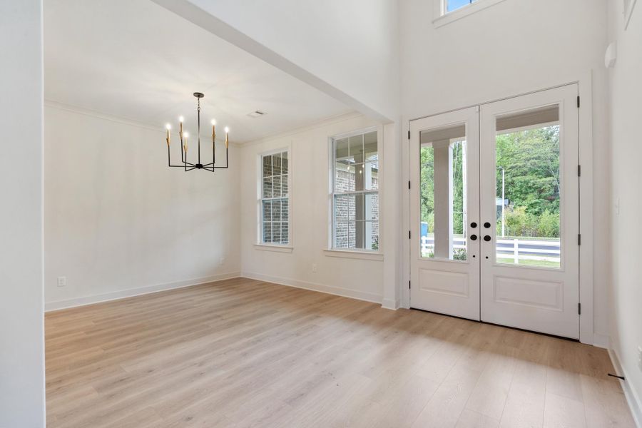 Spacious, unfurnished interior of a new home in White Oak, Arlington (Image 12).