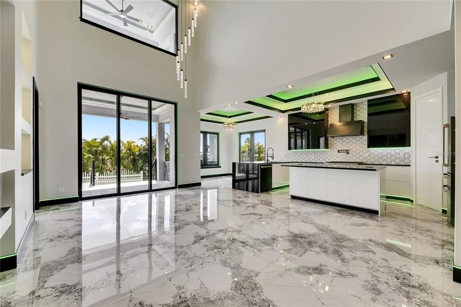 Spacious, unfurnished interior of a new home in , Apollo Beach (Image 79).