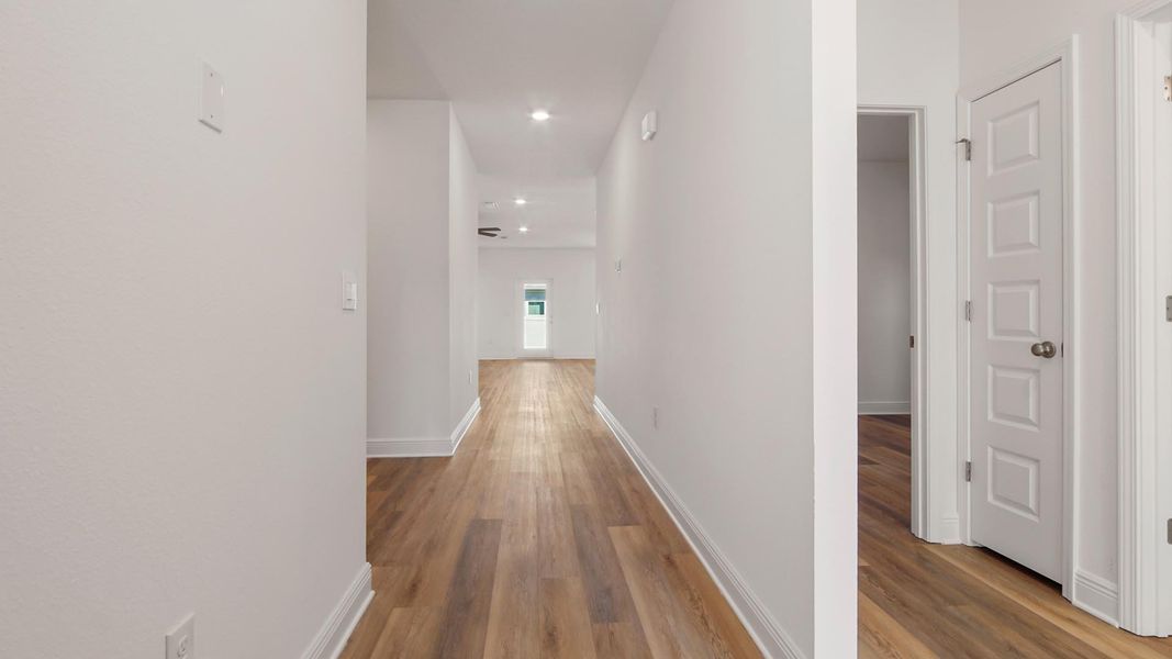 Spacious, unfurnished interior of a new home in Bayside at Ward Creek, Panama City Beach (Image 11).