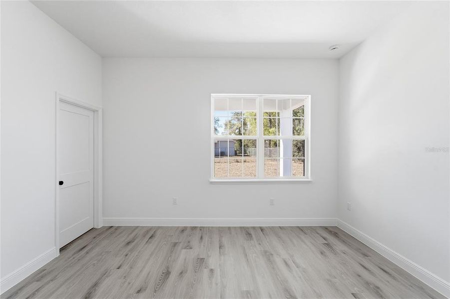 Spacious, unfurnished interior of a new home in , Ocala (Image 23).