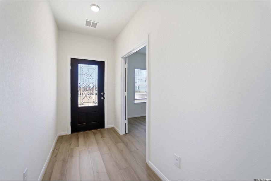 Spacious, unfurnished interior of a new home in Hickory Ridge, Elmendorf (Image 15).