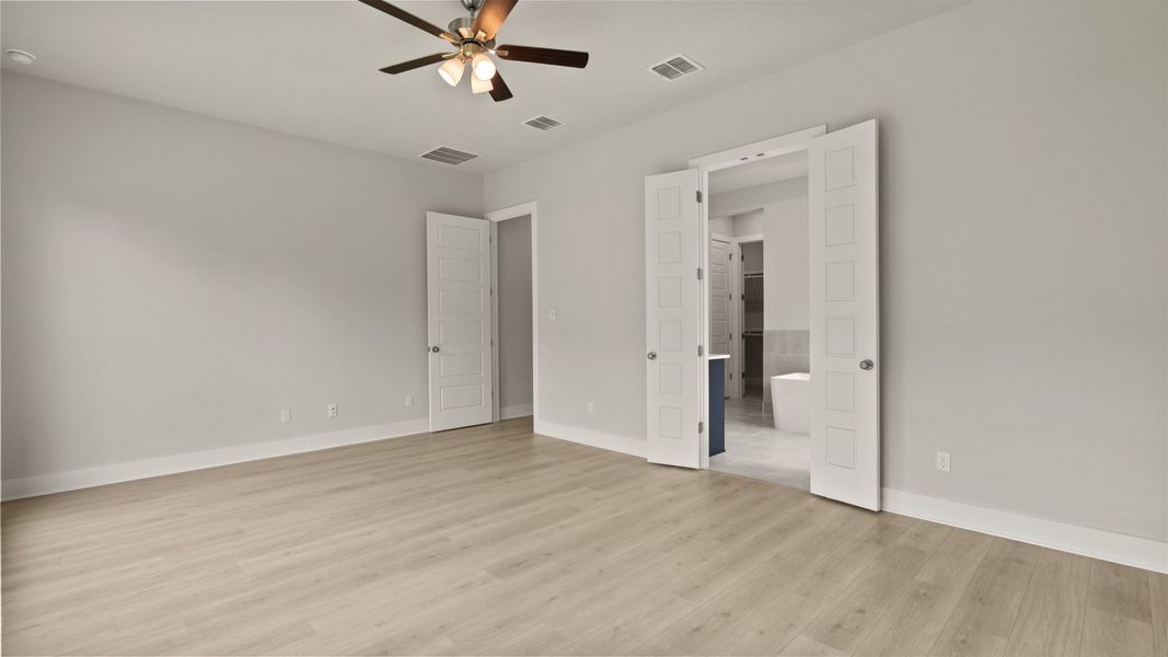 Spacious, unfurnished interior of a new home in Turnleaf, Punta Gorda (Image 15).