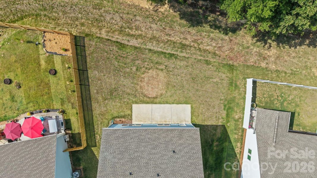 Backyard with no one behind Backyard with no one behind