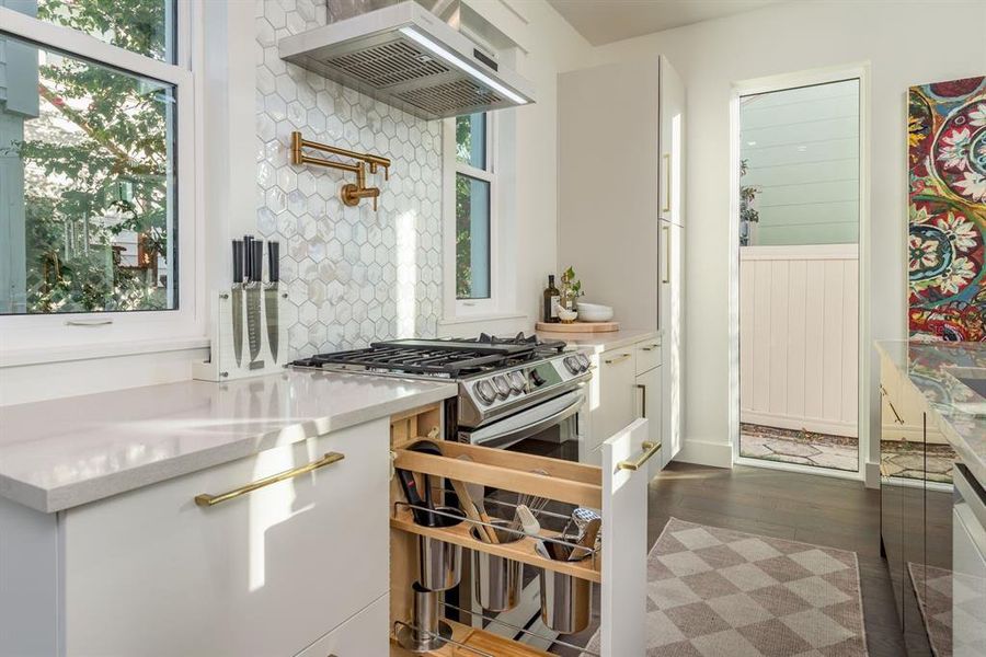 Furnished interior view inside a new home in , St. Petersburg (Image 46).