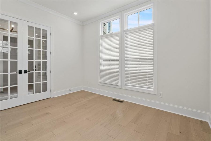 Spacious, unfurnished interior of a new home in Waterside Single Family, Peachtree Corners (Image 22).