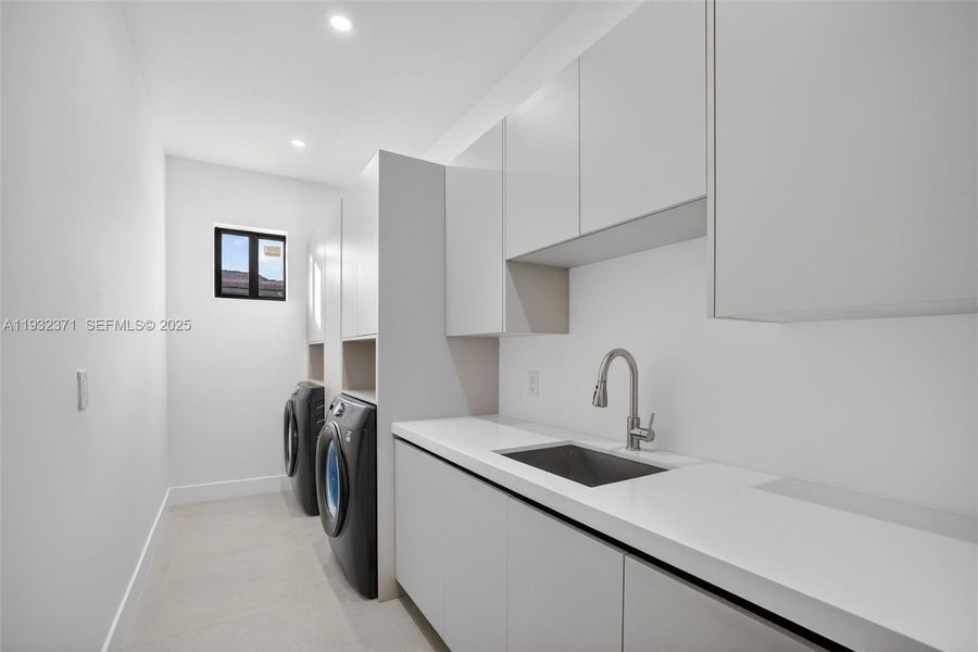 Furnished interior view inside a new home in , Fort Lauderdale (Image 44).