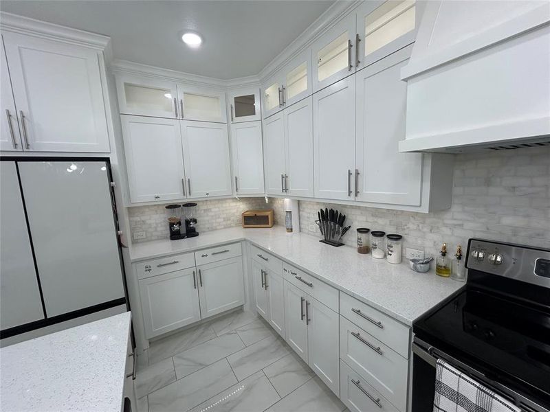 Furnished interior view inside a new home in , Mabank (Image 10).