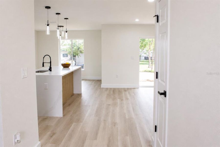 Spacious, unfurnished interior of a new home in , Ocala (Image 24).