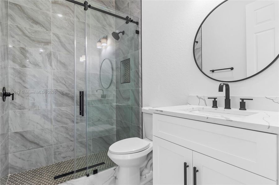 Beautiful Guest Bathroom w/large shower
