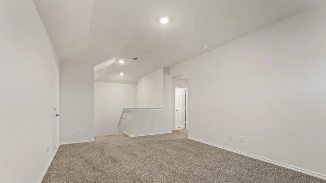 Spacious, unfurnished interior of a new home in The Reserve at Timber Creek, Lindale (Image 16).