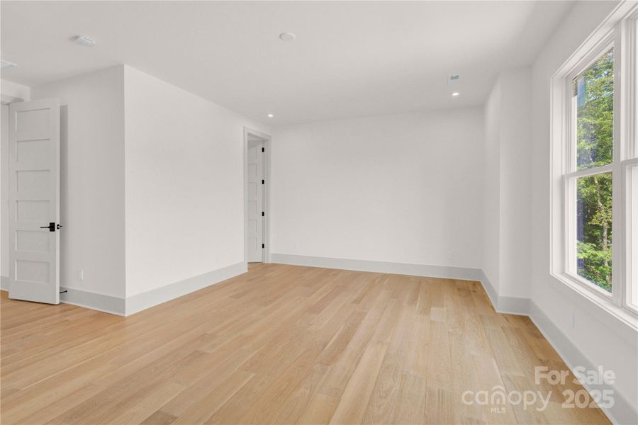 Upper level bedroom with ensuite bath Upper level bedroom with ensuite bath