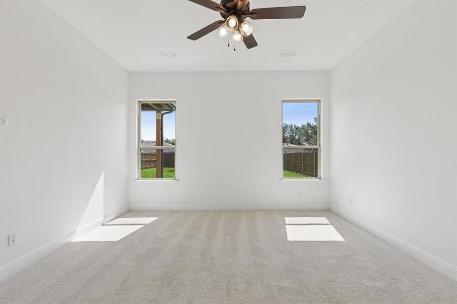 Spacious, unfurnished interior of a new home in Cambridge Manor, North Richland Hills (Image 20).