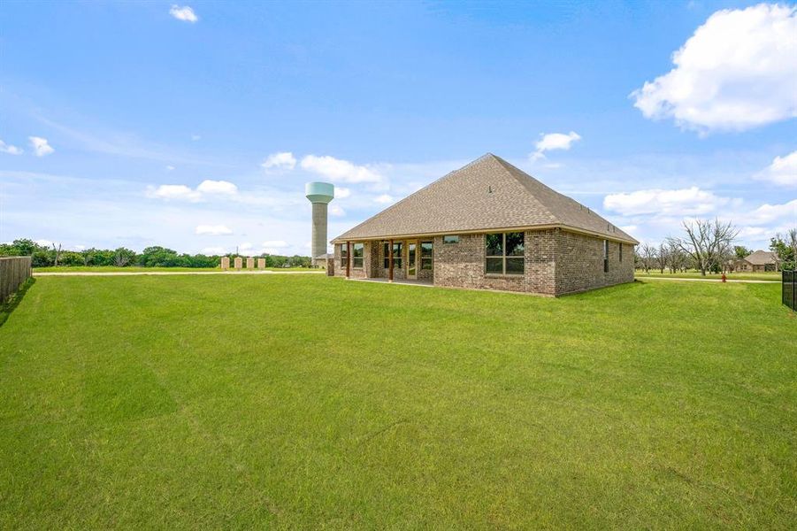 Exterior details and patio area of a home in Pecan Plantation, Granbury (Image 3).