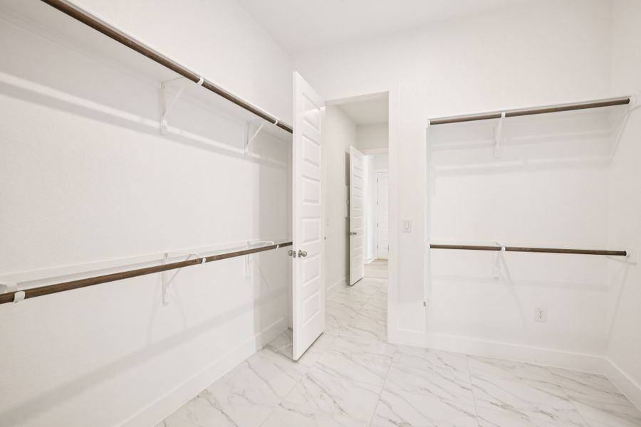 Spacious, unfurnished interior of a new home in Persimmon, Buda (Image 27).