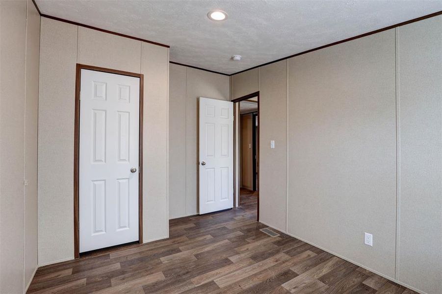 Spacious, unfurnished interior of a new home in , Newark (Image 9).