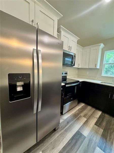 Close-up of interior finishes inside a home in , Dunnellon (Image 9).