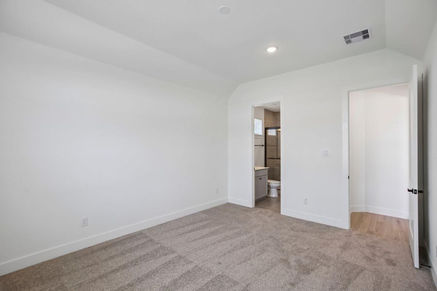 Spacious, unfurnished interior of a new home in Riceland 60',65',70', Old River-Winfree (Image 28).