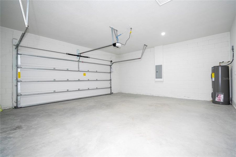 Spacious, unfurnished interior of a new home in , Ocala (Image 69).