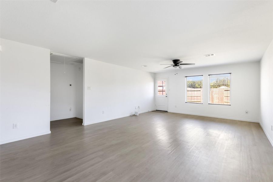 Spacious, unfurnished interior of a new home in Tavola, New Caney (Image 12).