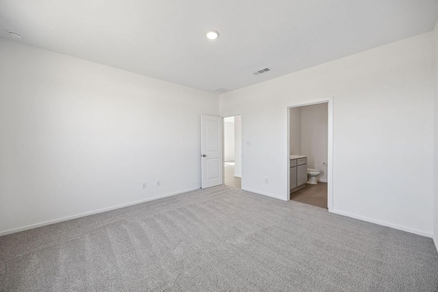 Spacious, unfurnished interior of a new home in Montgomery Bend, Montgomery (Image 28).