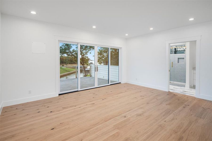 Upstairs en suite bedroom with balcony access