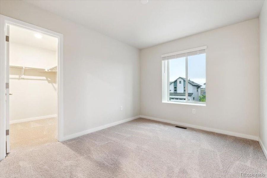 Spacious, unfurnished interior of a new home in Legato, Commerce City (Image 24).