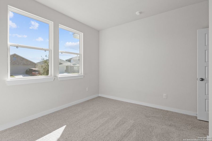 Spacious, unfurnished interior of a new home in Cinco Lakes, San Antonio (Image 19).