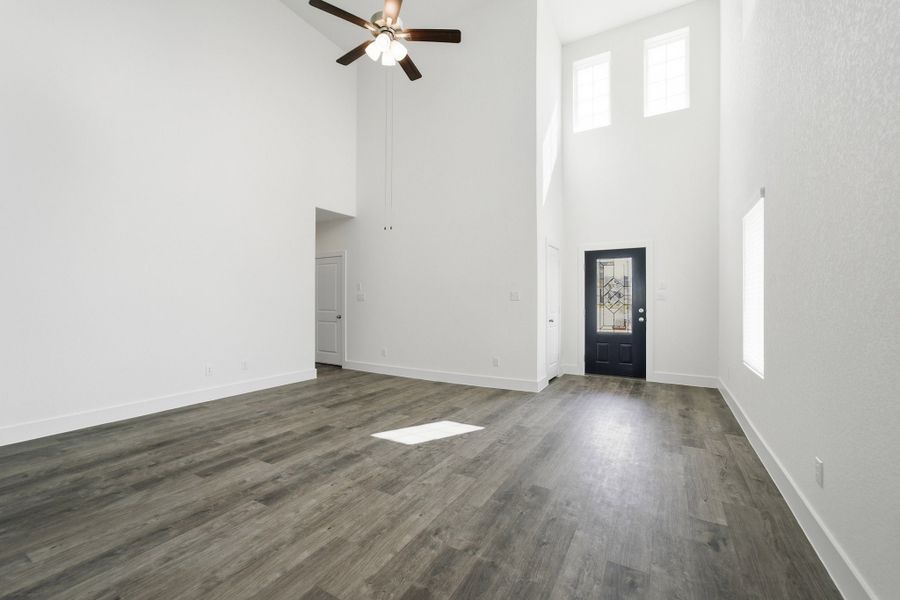 Spacious, unfurnished interior of a new home in Garden Grove, San Antonio (Image 13).