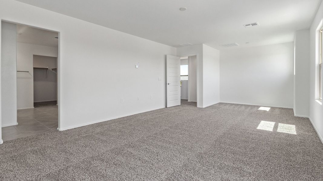 Spacious, unfurnished interior of a new home in Hanson Ridge, Vail (Image 23).