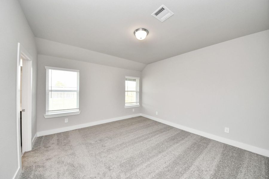 Spacious, unfurnished interior of a new home in , Tomball (Image 35).