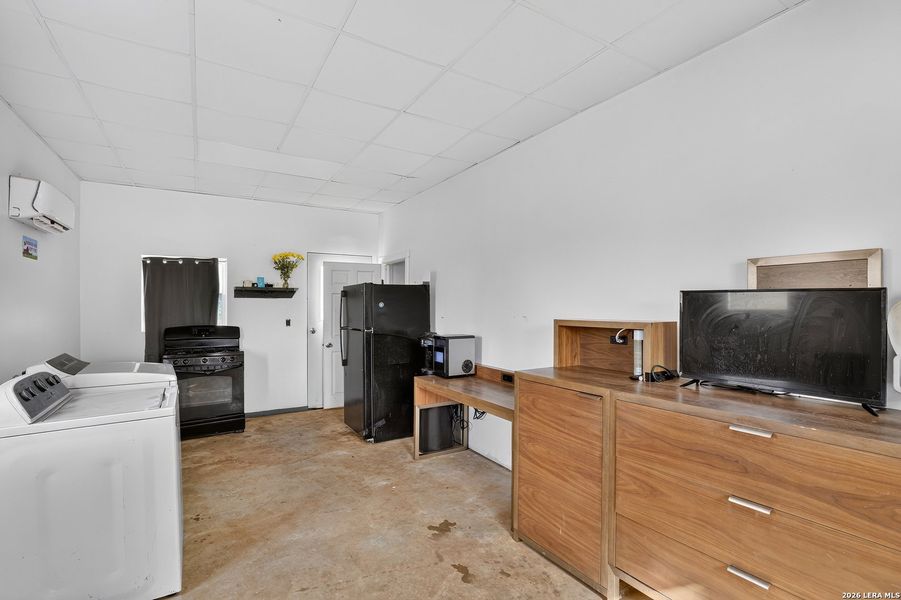 Furnished interior view inside a new home in , Floresville (Image 8).