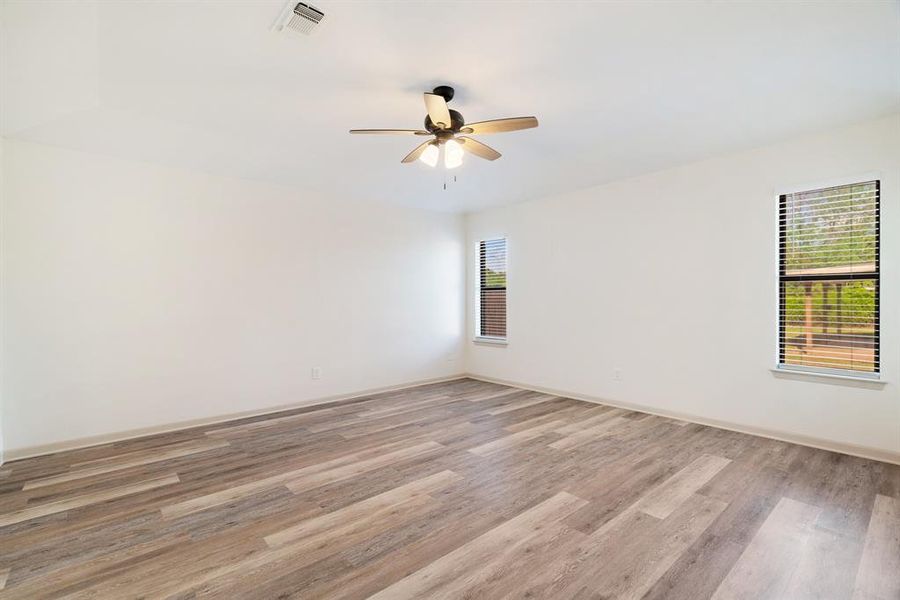 Spacious, unfurnished interior of a new home in , Paris (Image 19).