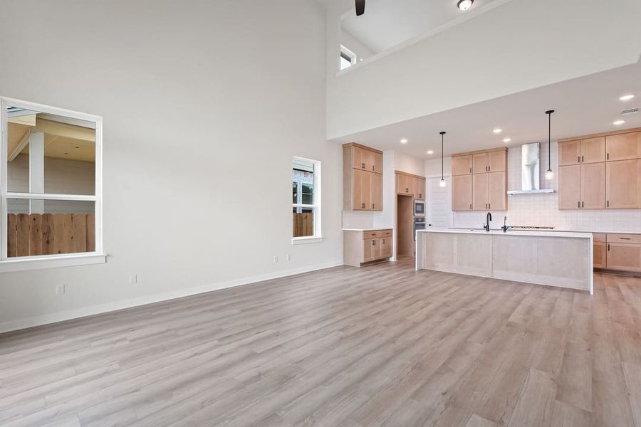 Spacious, unfurnished interior of a new home in Heritage, Dripping Springs (Image 30).