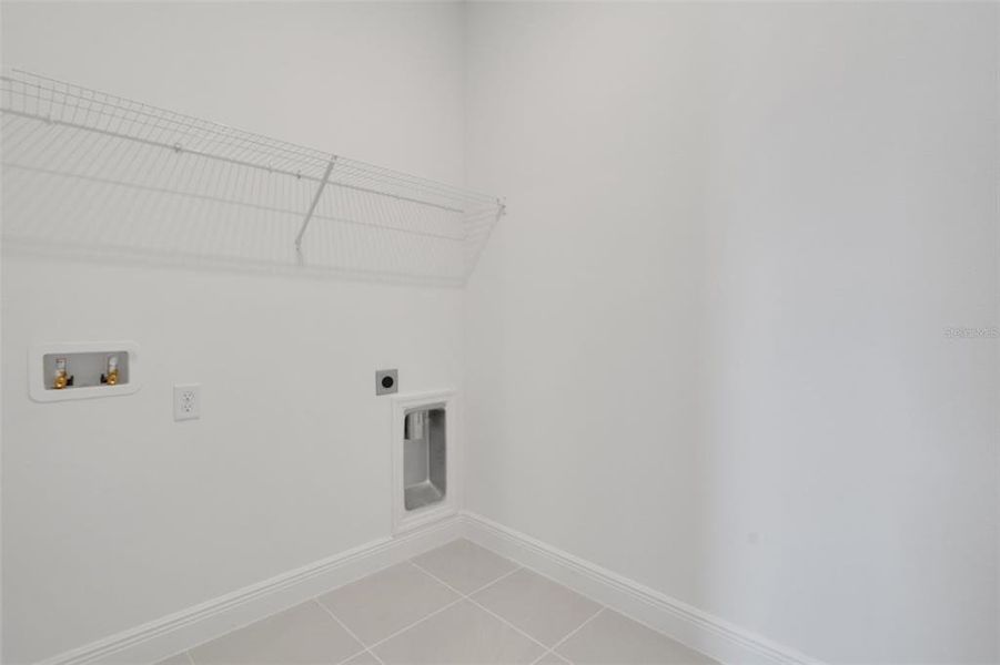 Spacious, unfurnished interior of a new home in Reserve at Hammock Oaks, Lady Lake (Image 35).