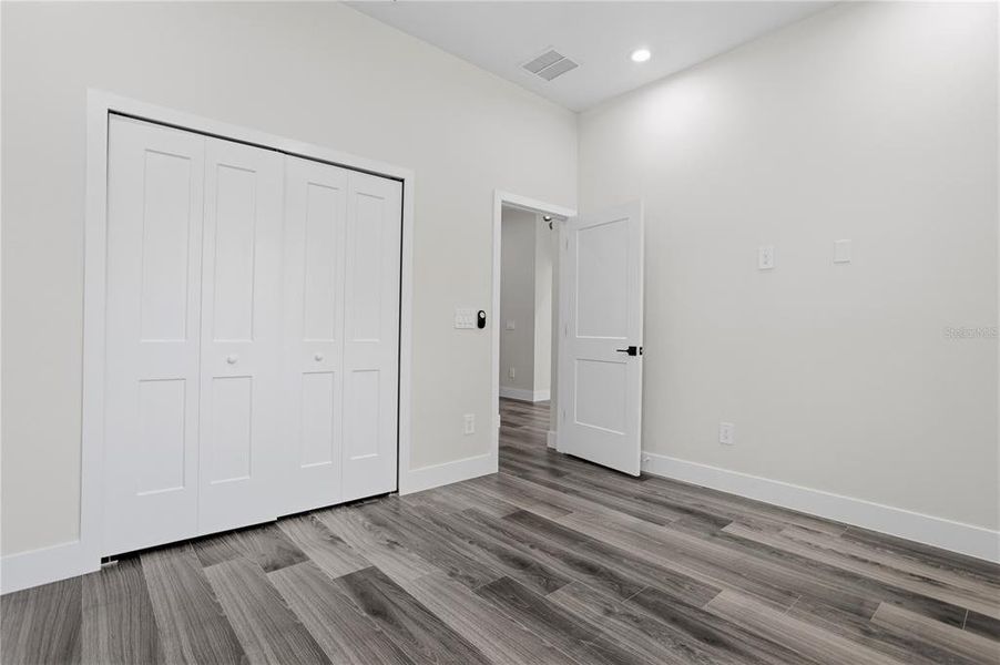 Spacious, unfurnished interior of a new home in , Eustis (Image 43).