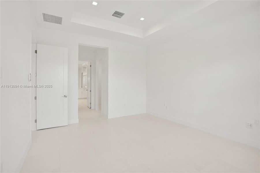 Spacious, unfurnished interior of a new home in Apex at Avenir, Palm Beach Gardens (Image 38).