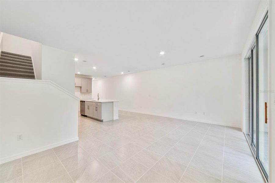 Spacious, unfurnished interior of a new home in Towns at Greenleaf, Oviedo (Image 15).