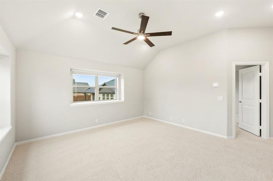 Spacious, unfurnished interior of a new home in Somerset, Venus (Image 29).