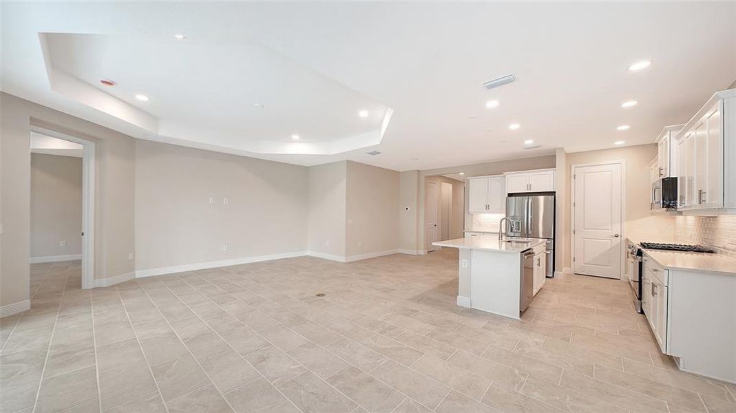 Spacious, unfurnished interior of a new home in Grand Park, Sarasota (Image 32).