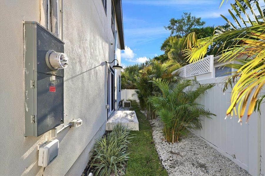 Exterior details and patio area of a home in , St. Petersburg (Image 28).