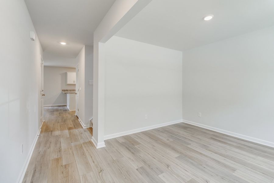 Spacious, unfurnished interior of a new home in Bluefield, Lexington (Image 12).